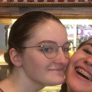 Meet your Posher, Vivienne